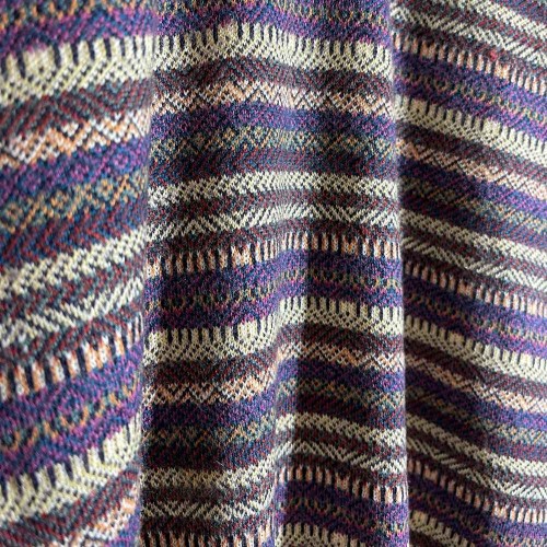 بلوز بافت طرحدار سه دکمه – استایل وینتیج، گرم و دلنشین