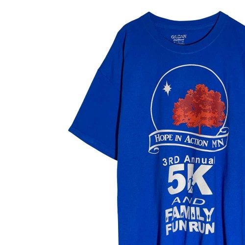 تیشرت یقه گرد استوک آبی طرح‌دار نخی